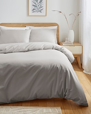 Non Iron Plain Dye Duvet Cover - Image 1