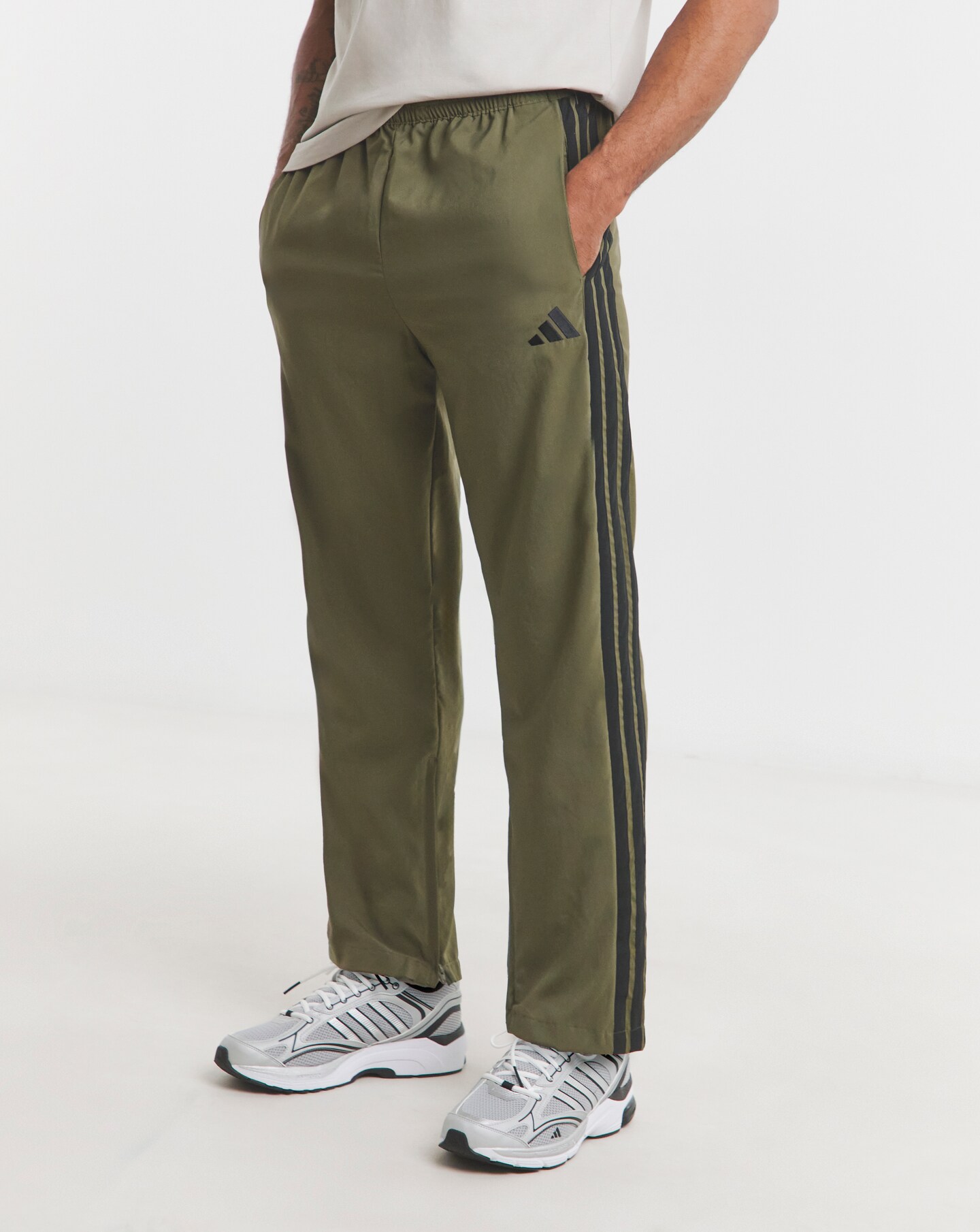 mens green jogging bottoms