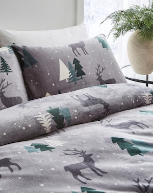 Cosy Stag Fleece Duvet Set - Image 3