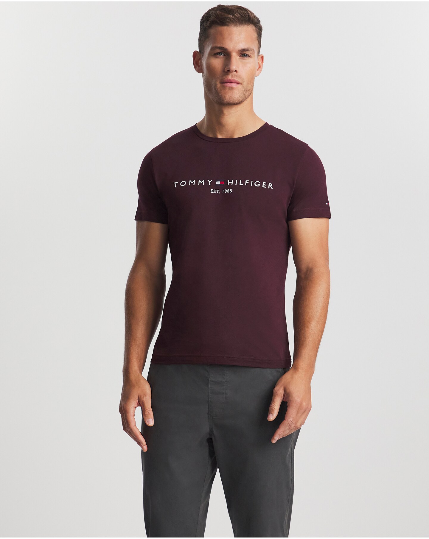 burgundy tommy hilfiger t shirt