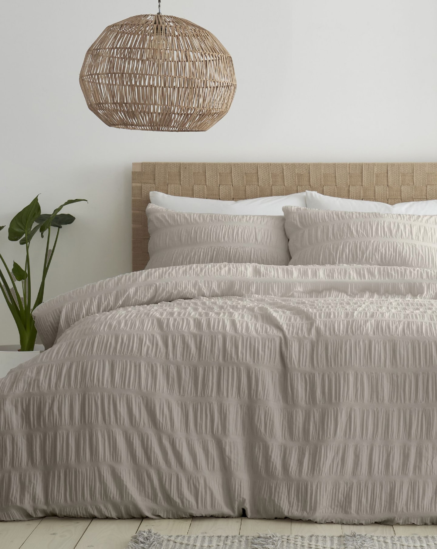 New In - Catherine Lansfield Seersucker Duvet Set