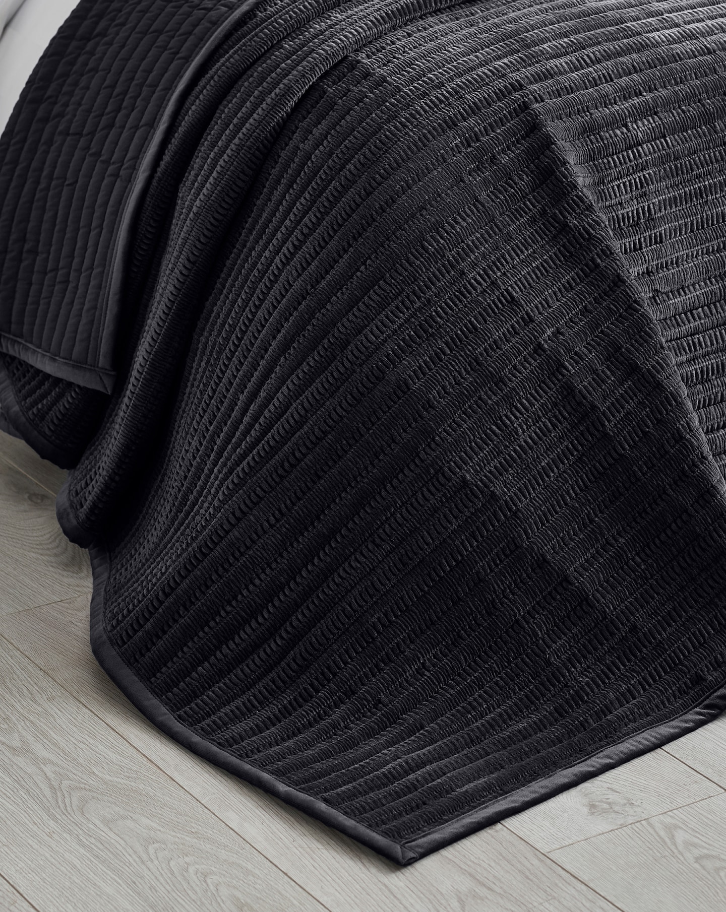 New In - Catherine Lansfield Pinsonic Bedspread