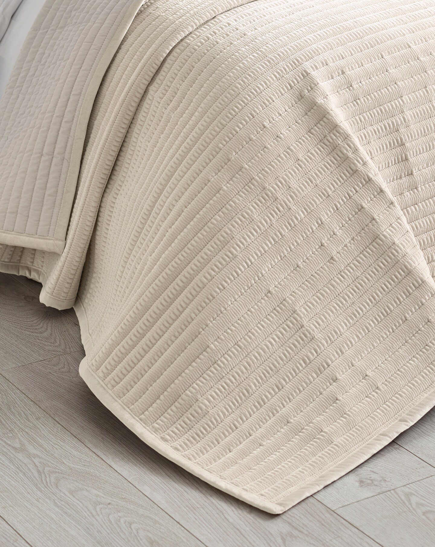 Catherine Lansfield Pinsonic Bedspread