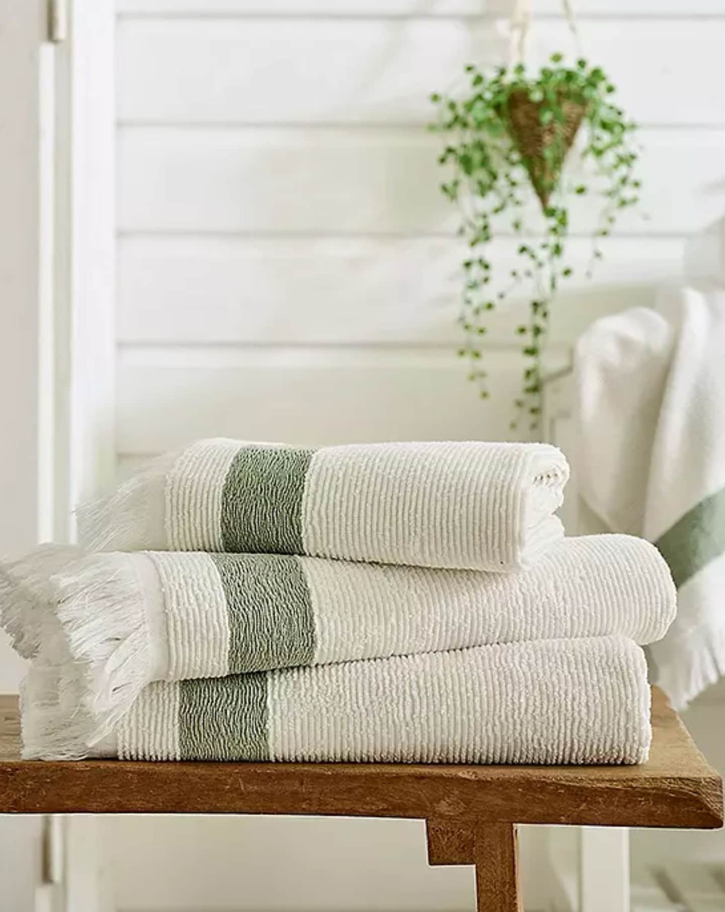New In - Oakwood Ridge Textured Fringed Towel