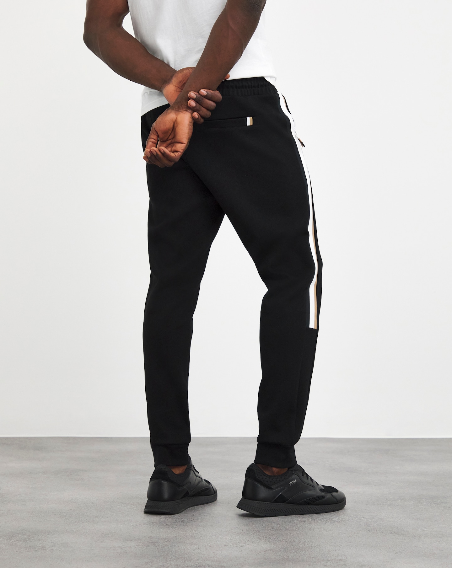 Nike side stripe 2025 joggers