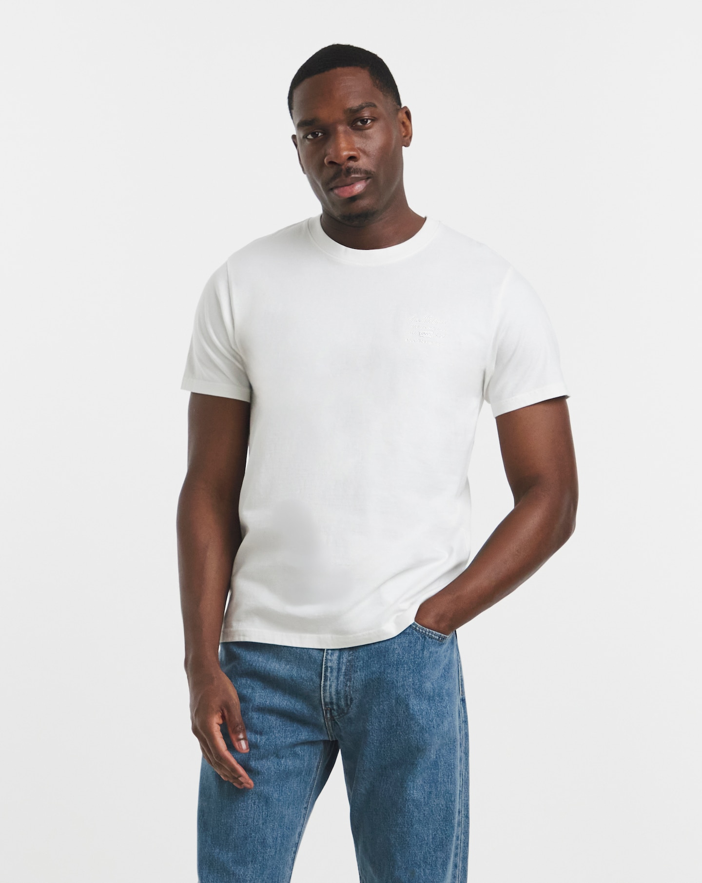 New In - Levi's Chest Graphic T-Shirt - White