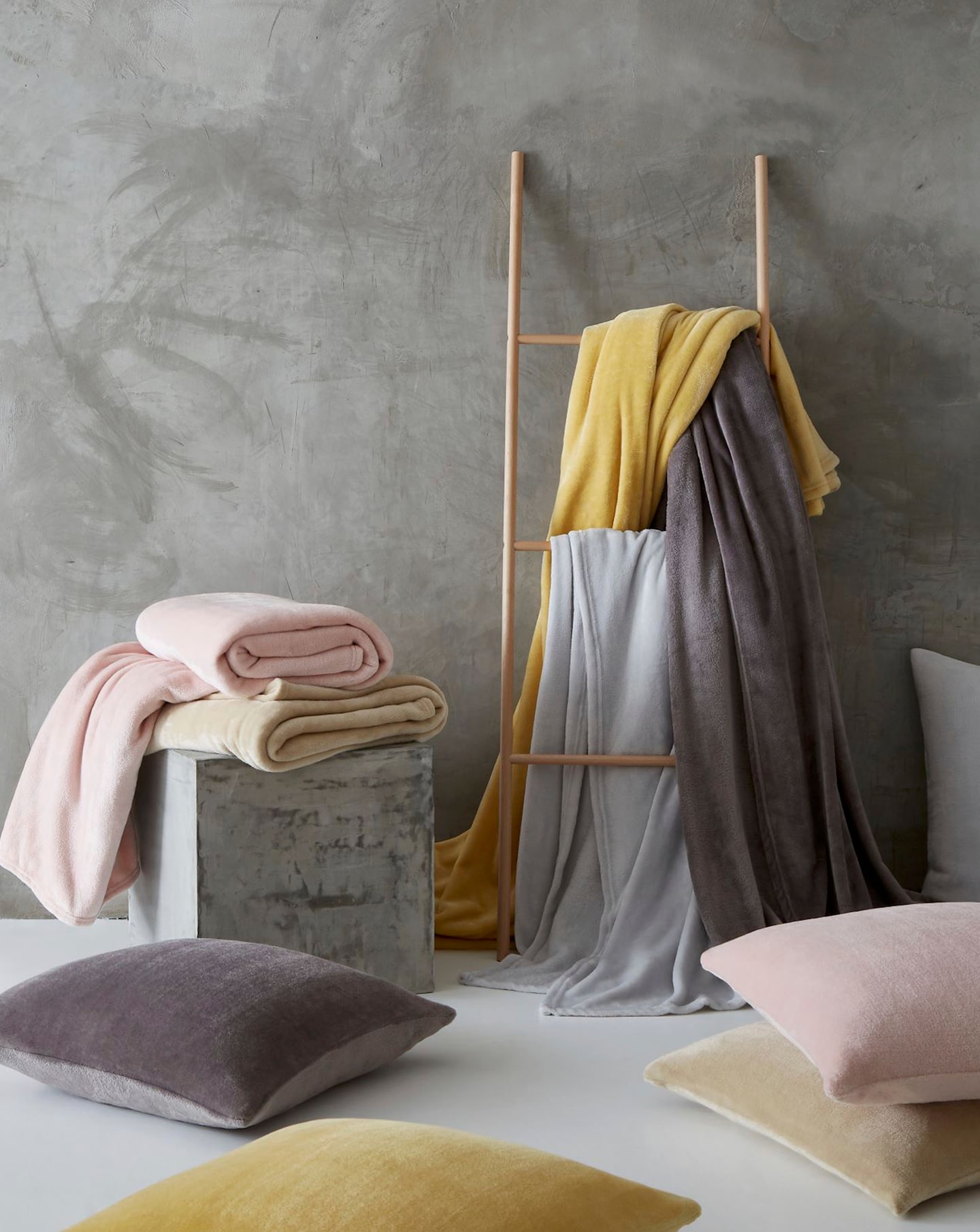 Raschel Velvet Throw