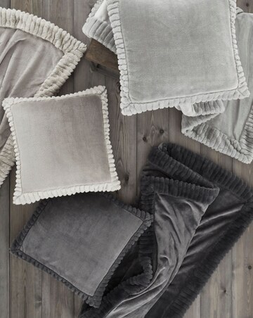 Catherine Lansfield Velvet Faux Fur Cosy Throw