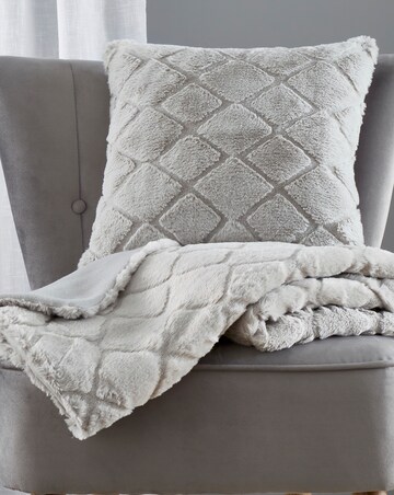 Catherine Lansfield Cosy Diamond Throw