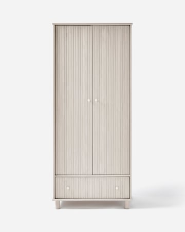 Julipa Latimer 4 Piece Bedroom Package