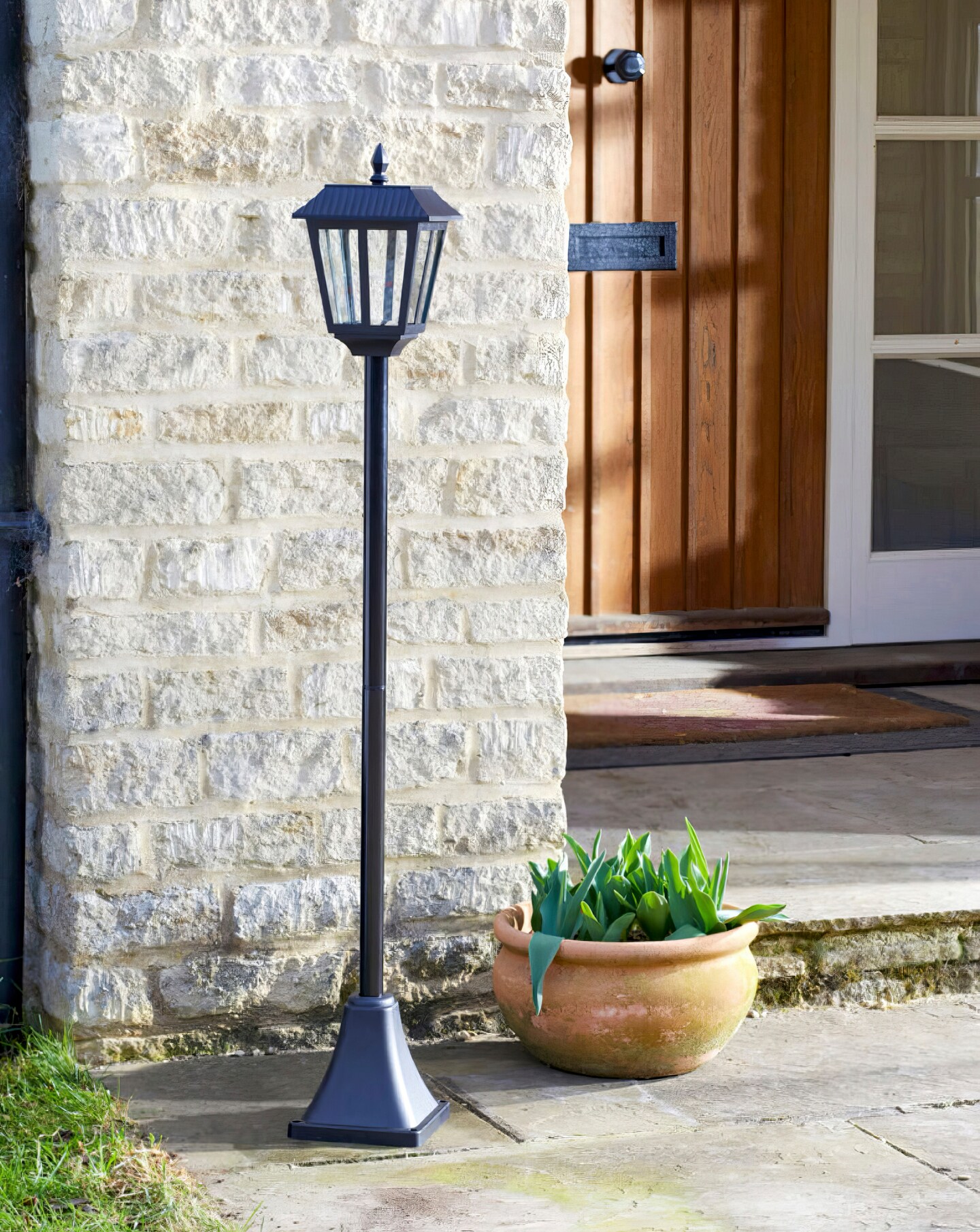Metro Solar Lamp Post 20L