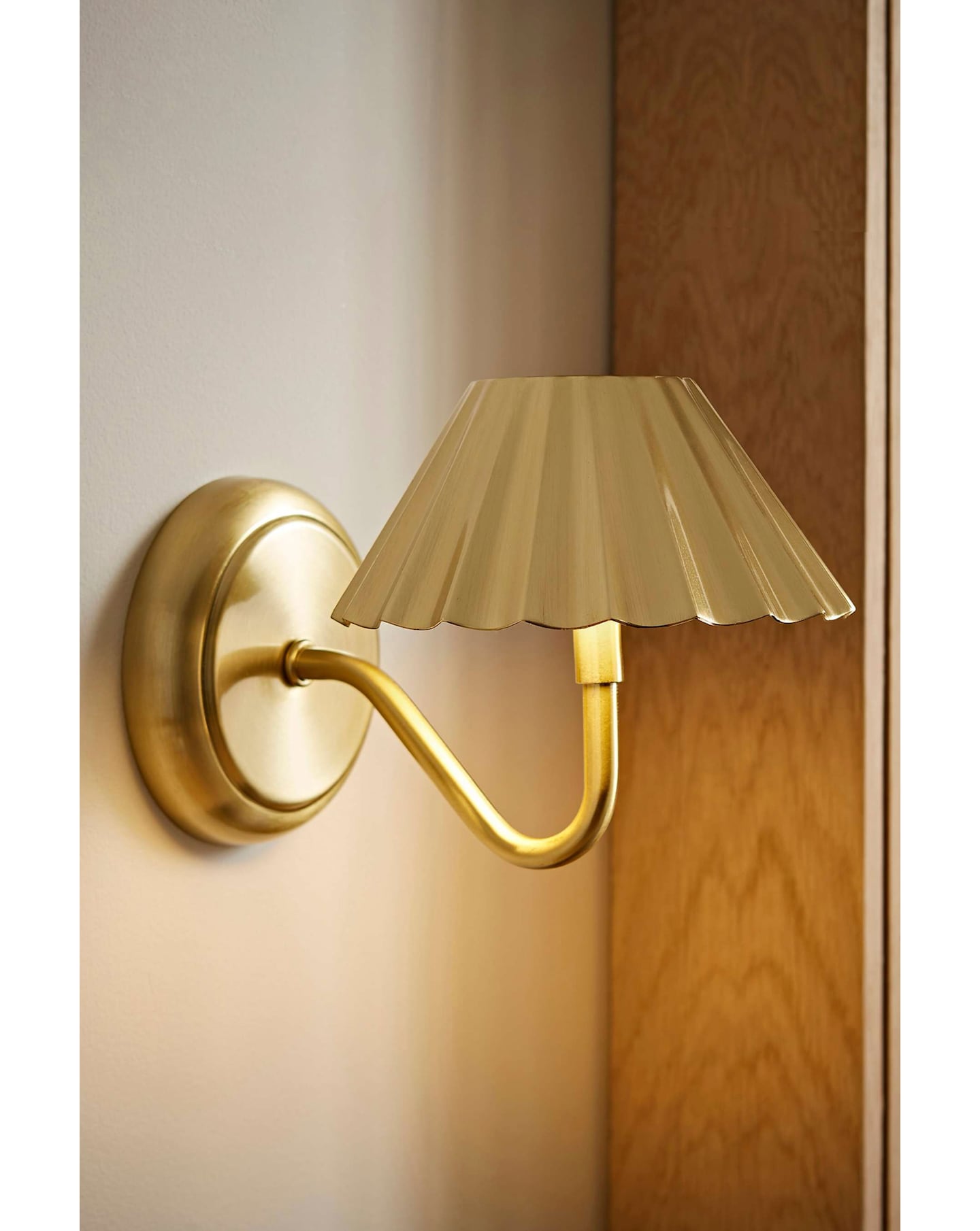 ValueLights Avery Gold Rechargeable Easy Fit LED Wall Light