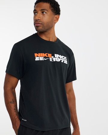 Nike 1971 Graphic Hydroguard T-Shirt