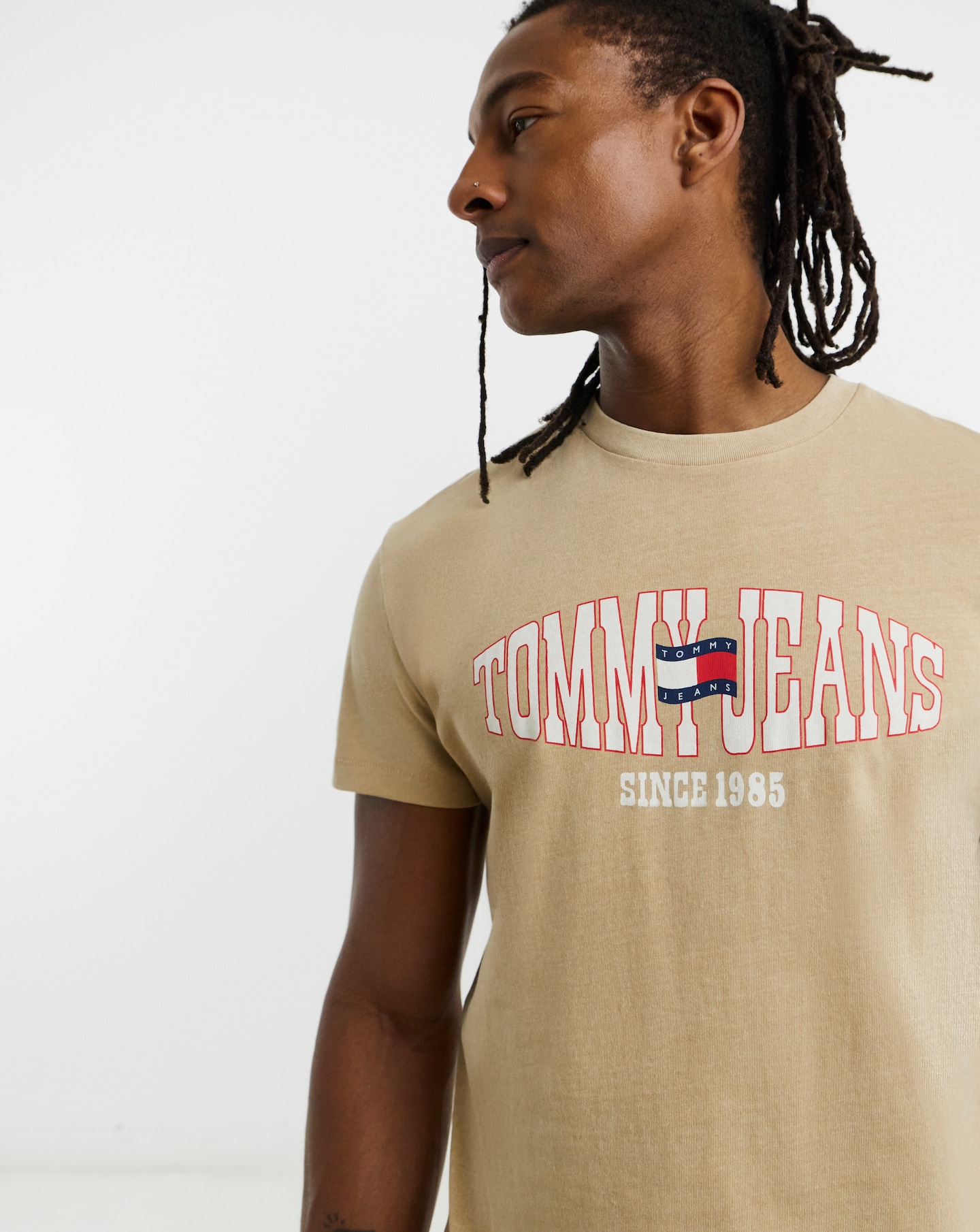 New In - Tommy Jeans Waving Flag T-Shirt