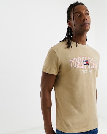 Tommy Jeans Short Sleeve Regular Waving Flag T-Shirt - Gold