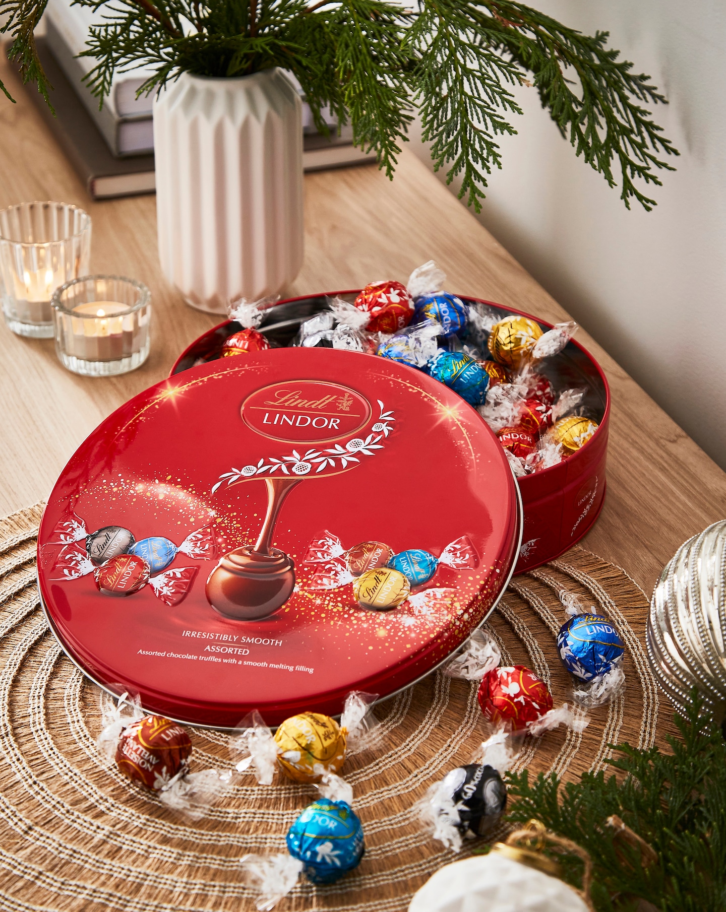 Lindt Lindor Selection Gift Tin 450g