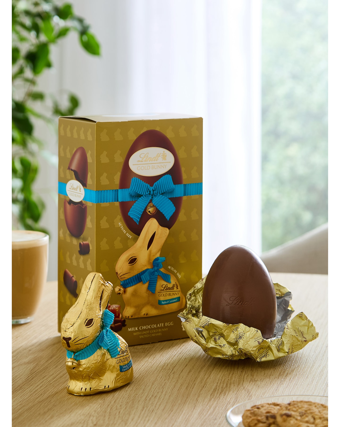 New In - Lindt Gold Bunny Salted Caramel Egg 195g