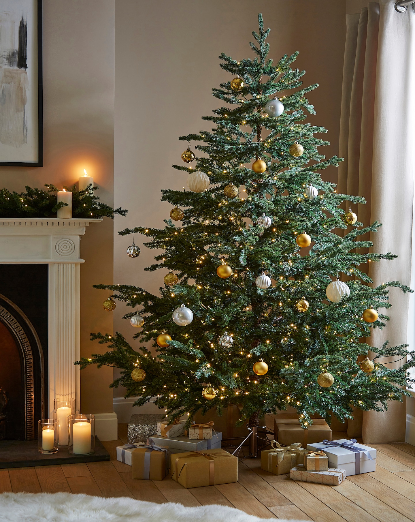 Helsinki Pre Lit Real Look Christmas Tre