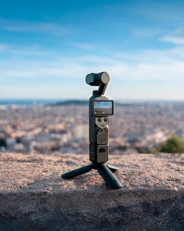 DJI Osmo Pocket 4 Creator Combo