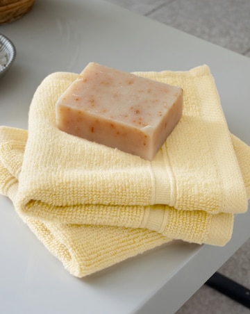 Catherine Lansfield Zero Twist Towel