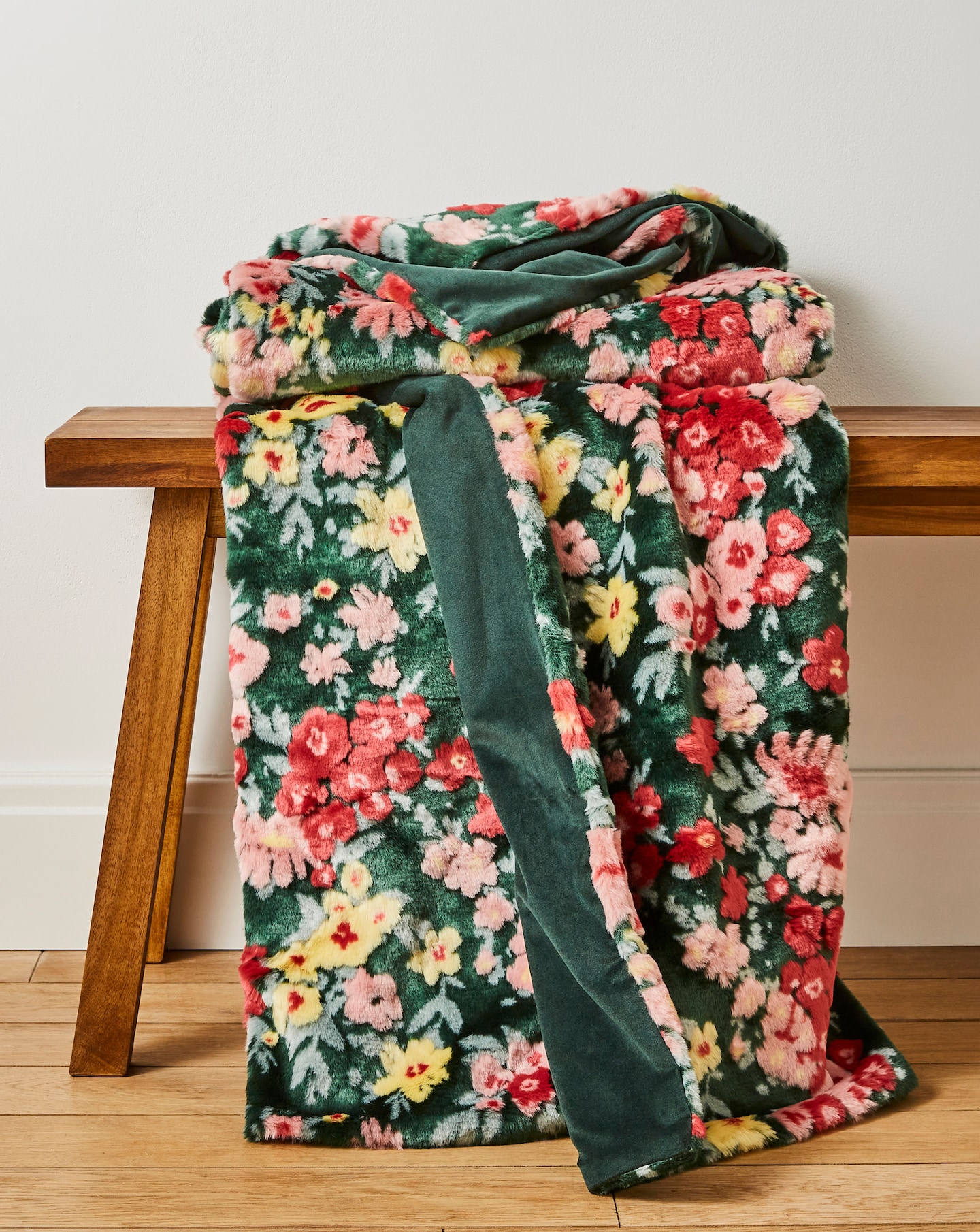 New In - Ditsy Floral Faux Fur Throw